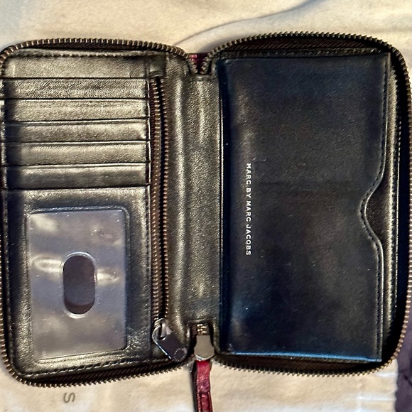 Marc Jacobs wallet. GUC. Metallic color more visible in person. - Picture 3 of 6
